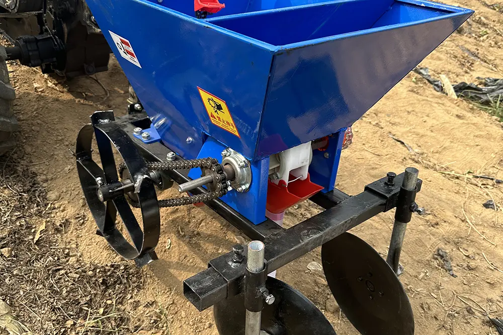 OEM ODM small 1-line potatomelon seeder tractor pull efficient and practical (9).jpg