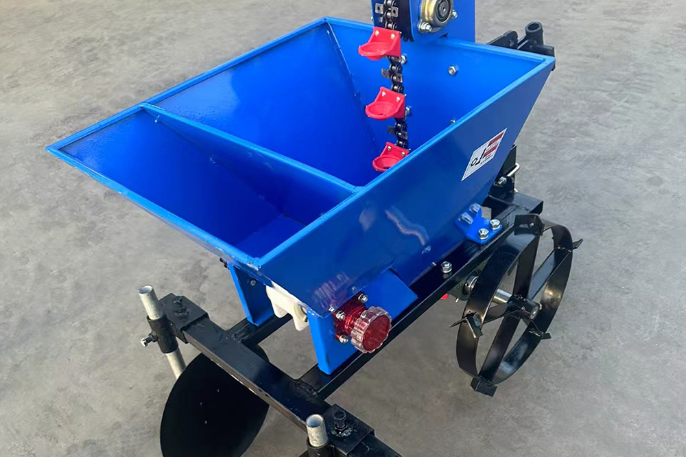 OEM ODM small 1-line potatomelon seeder tractor pull efficient and practical (4).jpg